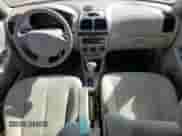 2005 Hyundai Accent GLS z VIN KMHCG45C55U593854, wystawiony jako Copart lot #72237914 z przebiegiem 83 203 mil mil oraz Czysty tytuł • Clean title. Historia ofert i sprzedaży dostępna na DreamBid. Obrazek 8.