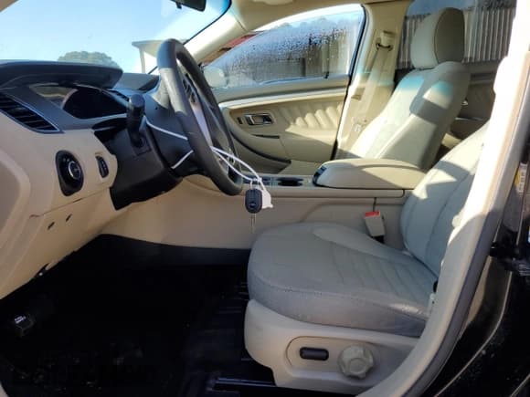 ✅ 2017 Ford Taurus SE • VIN: 1FAHP2D82HG140473 • Lot: 81569745. Listed on Copart with 47,090 mi. Free auction sales archive from the USA and detailed vehicle history report at DreamBid. Image 7.