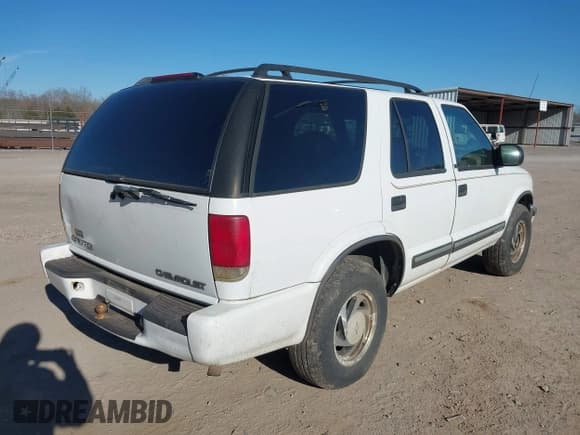 ✅ 2001 Chevrolet Blazer LT • VIN: 1GNDT13W012147527 • Lot: 41696302. Wystawiony na IAAI z przebiegiem 275 092 mil. Bezpłatny archiwum sprzedaży aukcyjnych z USA i szczegółowy raport historii pojazdu na DreamBid. Zdjęcie 4.