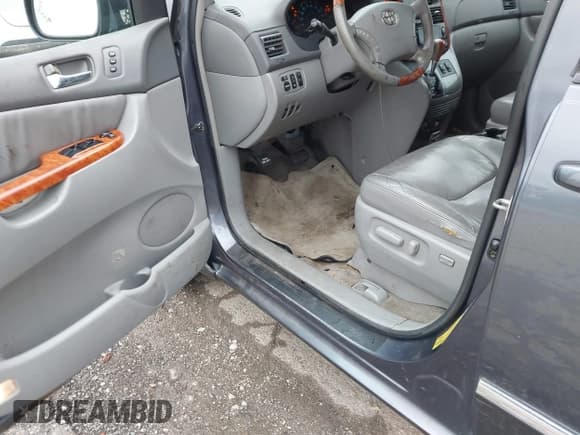 ✅ 2006 Toyota Sienna XLE • VIN: 5TDZA22C66S444142 • Lot: 43811351. Listed on IAAI with 170,546 mi. Free auction sales archive from the USA and detailed vehicle history report at DreamBid. Image 16.