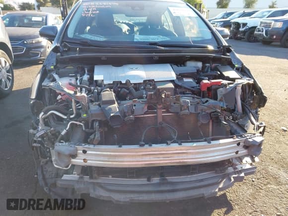 ✅ 2020 Toyota Prius Limited • VIN: JTDKARFP2L3135465 • Lot: 43845431. Listed on IAAI with 116,786 mi. Free auction sales archive from the USA and detailed vehicle history report at DreamBid. Image 13.