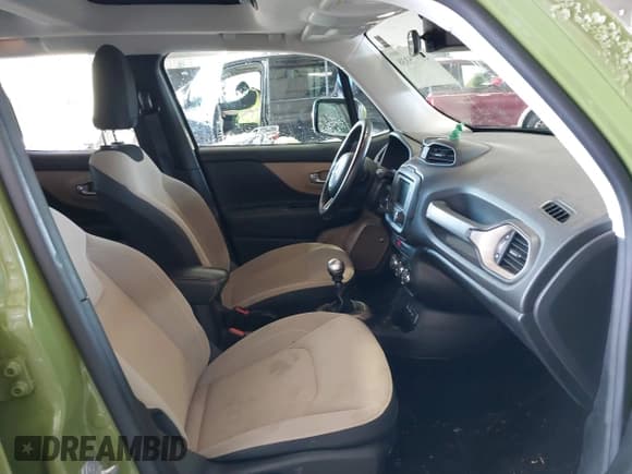 ✅ 2016 Jeep Renegade Latitude • VIN: ZACCJABW0GPC84719 • Lot: 41375338. Wystawiony na IAAI z przebiegiem 90 143 mil. Bezpłatny archiwum sprzedaży aukcyjnych z USA i szczegółowy raport historii pojazdu na DreamBid. Zdjęcie 5.