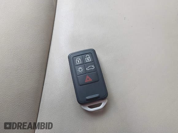 ✅ 2015 Volvo XC60 T5 Platinum • VIN: YV4612RM7F2730992 • Lot: 43670814. Wystawiony na IAAI z przebiegiem 89 723 mil. Bezpłatny archiwum sprzedaży aukcyjnych z USA i szczegółowy raport historii pojazdu na DreamBid. Zdjęcie 11.