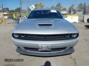 ✅ 2020 Dodge Challenger R/T • VIN: 2C3CDZBT5LH155077 • Lot: 43560315. Wystawiony na IAAI z przebiegiem 83 535 mil. Bezpłatny archiwum sprzedaży aukcyjnych z USA i szczegółowy raport historii pojazdu na DreamBid. Zdjęcie 13.