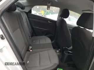 2019 Hyundai Accent SE z VIN 3KPC24A3XKE065374, wystawiony jako Copart lot #59446053 z przebiegiem 50 555 mil mil oraz . Historia ofert i sprzedaży dostępna na DreamBid. Obrazek 6.