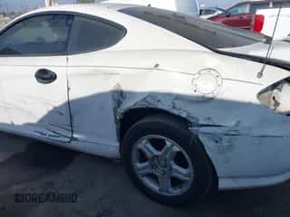 2004 Hyundai Tiburon GS с VIN KMHHM65D64U107599, выставлен на аукционе IAAI как лот 42895093 с пробегом 184 234 миль миль и . История ставок и продаж доступна на DreamBid. Изображение 6.