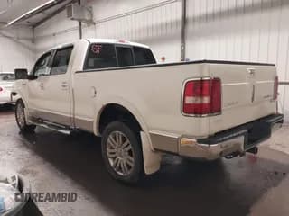 ✅ 2007 Lincoln Mark LT • VIN: 5LTPW18567FJ08551 • Лот: 40599004. Опубликован ранее на IAAI с пробегом 141 420 миль. Бесплатный доступ к архиву аукционных продаж из США и подробный отчёт об истории автомобиля на DreamBid. Изображение 3.
