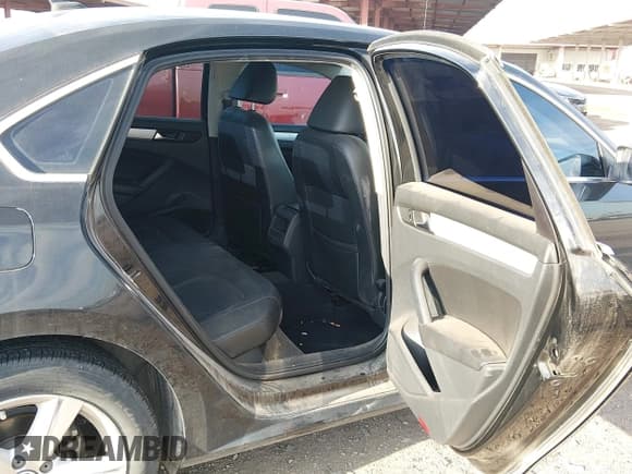 ✅ 2012 Volkswagen Passat SE • VIN: 1VWBP7A3XCC048756 • Lot: 43820434. Listed on IAAI with 160,728 mi. Free auction sales archive from the USA and detailed vehicle history report at DreamBid. Image 8.