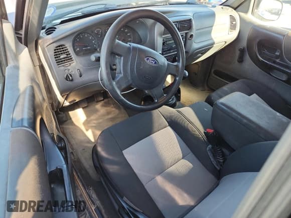 ✅ 2004 Ford Ranger XL • VIN: 1FTYR10D34PB37884 • Lot: 91073475. Wystawiony na Copart z przebiegiem 283 938 mil. Bezpłatny archiwum sprzedaży aukcyjnych z USA i szczegółowy raport historii pojazdu na DreamBid. Zdjęcie 8.