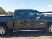 ✅ 2017 Chevrolet Silverado 1500 High Country • VIN: 3GCUKTEC5HG509458 • Lot: 43517091. Wystawiony na IAAI z przebiegiem 250 022 mil. Bezpłatny archiwum sprzedaży aukcyjnych z USA i szczegółowy raport historii pojazdu na DreamBid. Zdjęcie 14.