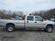 ✅ 2005 Chevrolet Silverado 2500HD Work Truck • VIN: 1GCHK23245F965938 • Lot: 43677906. Wystawiony na IAAI z przebiegiem 238 789 mil. Bezpłatny archiwum sprzedaży aukcyjnych z USA i szczegółowy raport historii pojazdu na DreamBid. Zdjęcie 13.