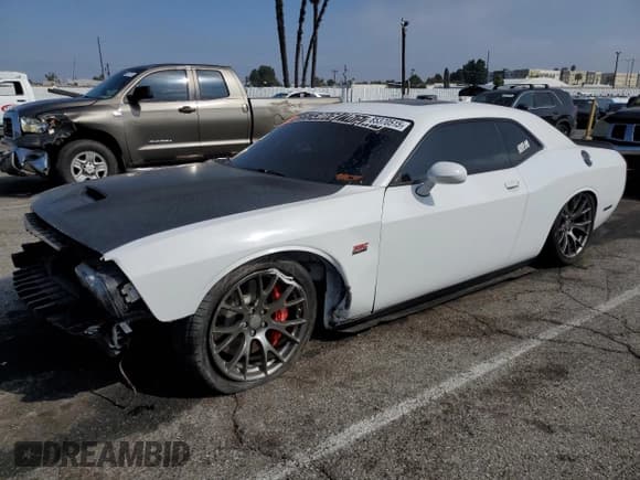 ✅ 2015 Dodge Challenger SRT 392 • VIN: 2C3CDZDJXFH769820 • Lot: 85370515. Wystawiony na Copart z przebiegiem 63 610 mil. Bezpłatny archiwum sprzedaży aukcyjnych z USA i szczegółowy raport historii pojazdu na DreamBid. Zdjęcie 1.