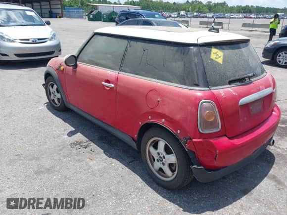 2007 MINI Hardtop с VIN WMWMF33537TT53783, выставлен на аукционе IAAI как лот 42536048 с пробегом 173 466 миль миль и . История ставок и продаж доступна на DreamBid. Изображение 3.