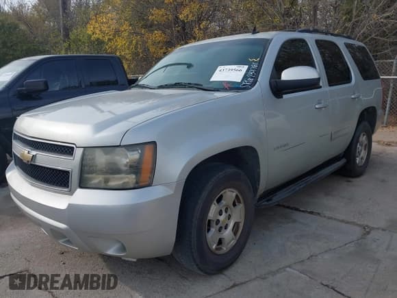 ✅ 2011 Chevrolet Tahoe LS • VIN: 1GNSCAE02BR239781 • Lot: 43739566. Wystawiony na IAAI z przebiegiem Nie podano. Bezpłatny archiwum sprzedaży aukcyjnych z USA i szczegółowy raport historii pojazdu na DreamBid. Zdjęcie 2.