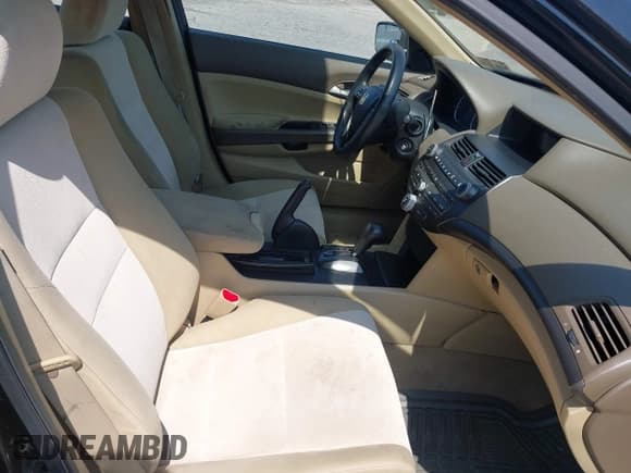 ✅ 2010 Honda Accord LX • VIN: 1HGCP2F3XAA143850 • Lot: 42563676. Listed on IAAI with 122,655 mi. Free auction sales archive from the USA and detailed vehicle history report at DreamBid. Image 5.