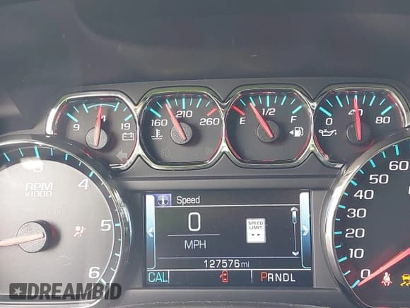 ✅ 2018 Chevrolet Suburban LT • VIN: 1GNSKHKC2JR190428 • Lot: 43396881. Wystawiony na IAAI z przebiegiem 127 576 mil. Bezpłatny archiwum sprzedaży aukcyjnych z USA i szczegółowy raport historii pojazdu na DreamBid. Zdjęcie 7.