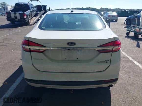 ✅ 2018 Ford Fusion SE • VIN: 3FA6P0LU3JR188055 • Lot: 43325027. Listed on IAAI with 156,679 mi. Free auction sales archive from the USA and detailed vehicle history report at DreamBid. Image 16.