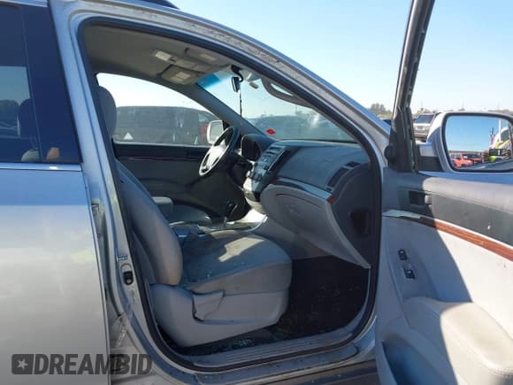 ✅ 2010 Hyundai Veracruz Limited • VIN: KM8NU4CC7AU128104 • Lot: 43588908. Listed on IAAI with 215,888 mi. Free auction sales archive from the USA and detailed vehicle history report at DreamBid. Image 5.