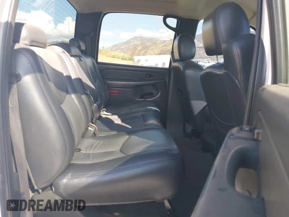 ✅ 2007 Chevrolet Silverado 2500HD LT1 • VIN: 1GCHK23D67F160348 • Lot: 43269127. Wystawiony na IAAI z przebiegiem 179 920 mil. Bezpłatny archiwum sprzedaży aukcyjnych z USA i szczegółowy raport historii pojazdu na DreamBid. Zdjęcie 8.