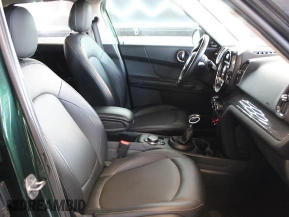 ✅ 2019 MINI Countryman Cooper • VIN: WMZYS7C52K3F46560 • Lot: 92642005. Wystawiony na Copart z przebiegiem 56 318 mil. Bezpłatny archiwum sprzedaży aukcyjnych z USA i szczegółowy raport historii pojazdu na DreamBid. Zdjęcie 5.