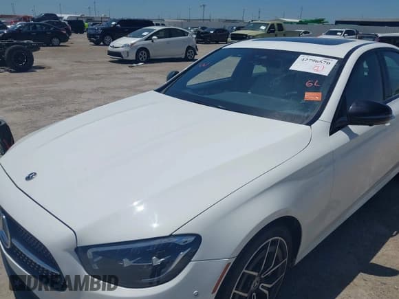 ✅ 2022 Mercedes-Benz E 350 • VIN: W1KZF8DB8NB049335 • Lot: 42796570. Wystawiony na IAAI z przebiegiem 39 328 mil. Bezpłatny archiwum sprzedaży aukcyjnych z USA i szczegółowy raport historii pojazdu na DreamBid. Zdjęcie 6.