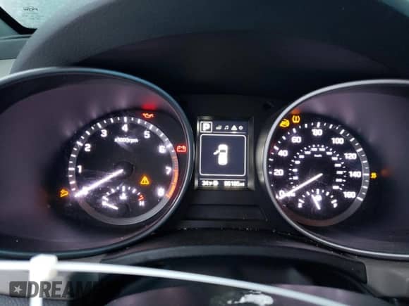 ✅ 2018 Hyundai Santa Fe 2.4L • VIN: 5NMZTDLB0JH082963 • Lot: 70990512. Wystawiony na Copart z przebiegiem 96 185 mil mil. Skorzystaj z bezpłatnego archiwum sprzedaży aukcyjnych z USA i zobacz szczegółowy raport historii pojazdu na DreamBid. Zdjęcie 9.