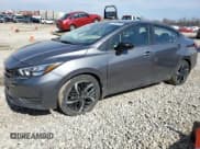 ✅ 2023 Nissan Versa SR • VIN: 3N1CN8FV8PL831178 • Лот: 47283295. Опубликован ранее на Copart с пробегом 34 808 миль. Бесплатный доступ к архиву аукционных продаж из США и подробный отчёт об истории автомобиля на DreamBid. Изображение 1.