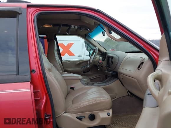 ✅ 1998 Ford Expedition XLT • VIN: 1FMPU18L8WLC40911 • Lot: 43837462. Wystawiony na IAAI z przebiegiem 222 824 mil. Bezpłatny archiwum sprzedaży aukcyjnych z USA i szczegółowy raport historii pojazdu na DreamBid. Zdjęcie 5.