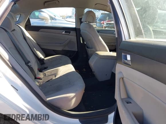 ✅ 2015 Hyundai Sonata SE • VIN: 5NPE24AF5FH233121 • Лот: 43636829. Опубликован ранее на IAAI с пробегом 168 195 миль. Бесплатный доступ к архиву аукционных продаж из США и подробный отчёт об истории автомобиля на DreamBid. Изображение 8.