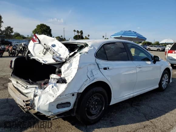2020 Toyota Camry Hybrid LE with VIN 4T1C31AK6LU019896, listed as a Copart auction lot 81280005 with 61,000 mi miles and Salvage title. Bid and sale history available at DreamBid. Image 3.