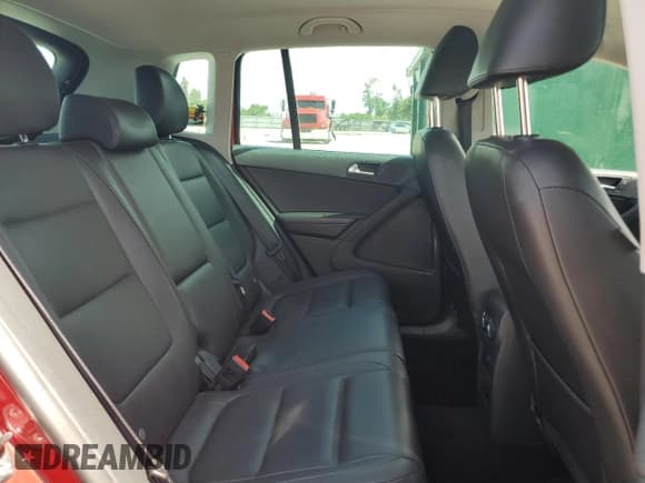 ✅ 2012 Volkswagen Tiguan SE • VIN: WVGAV7AX7CW077231 • Лот: 62350405. Опубликован ранее на Copart с пробегом 162 155 миль. Бесплатный доступ к архиву аукционных продаж из США и подробный отчёт об истории автомобиля на DreamBid. Изображение 11.