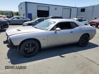 ✅ 2015 Dodge Challenger R/T • VIN: 2C3CDZAT7FH760921 • Lot: 63076535. Wystawiony na Copart z przebiegiem 107 769 mil. Bezpłatny archiwum sprzedaży aukcyjnych z USA i szczegółowy raport historii pojazdu na DreamBid. Zdjęcie 1.