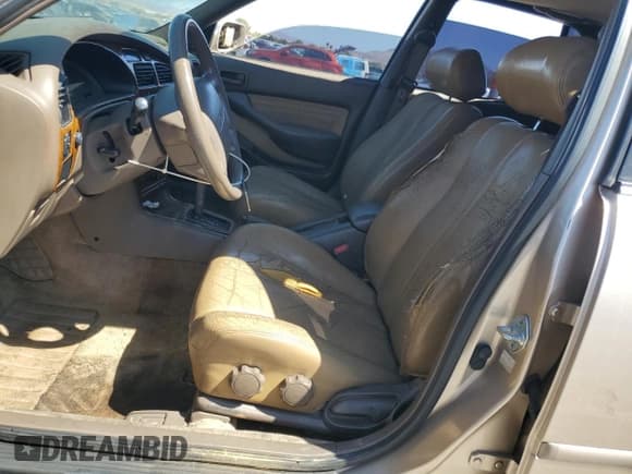 ✅ 1995 Toyota Camry LE • VIN: JT2SK12E4S0292376 • Lot: 80361575. Wystawiony na Copart z przebiegiem 283 257 mil. Bezpłatny archiwum sprzedaży aukcyjnych z USA i szczegółowy raport historii pojazdu na DreamBid. Zdjęcie 7.