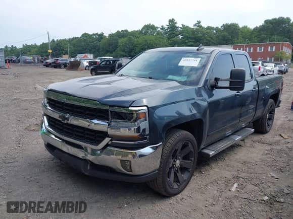 2018 Chevrolet Silverado 1500 LT z VIN 1GCRCREH9JZ111046, wystawiony jako IAAI lot #42837741 z przebiegiem 82 591 mil mil oraz . Historia ofert i sprzedaży dostępna na DreamBid. Obrazek 17.
