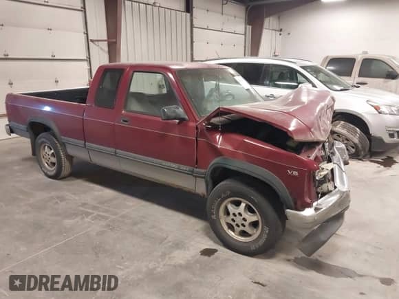 1996 Dodge Dakota with VIN 1B7GG23X7TS524401, listed as a IAAI auction lot 41381102 with 159,664 mi miles and . Bid and sale history available at DreamBid. Image 1.