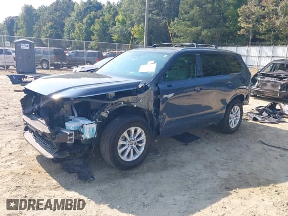 ✅ 2025 Toyota Highlander XLE • VIN: 5TDAAAA50SS020170 • Lot: 43214052. Listed on IAAI with 11,749 mi. Free auction sales archive from the USA and detailed vehicle history report at DreamBid. Image 19.