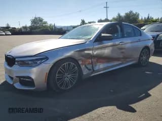 ✅ 2018 BMW 5 Series 540i • VIN: WBAJE5C53JG918910 • Lot: 82655075. Wystawiony na Copart z przebiegiem 76 172 mil. Bezpłatny archiwum sprzedaży aukcyjnych z USA i szczegółowy raport historii pojazdu na DreamBid. Zdjęcie 1.