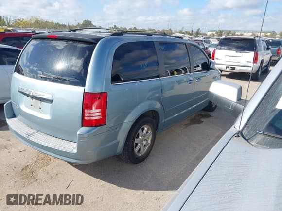 ✅ 2008 Chrysler Town & Country Touring • VIN: 2A8HR54PX8R790821 • Lot: 43646839. Listed on IAAI with 184,083 mi. Free auction sales archive from the USA and detailed vehicle history report at DreamBid. Image 4.