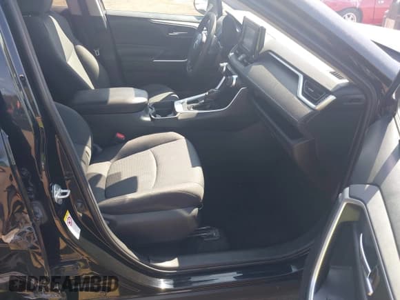 ✅ 2019 Toyota RAV4 XLE • VIN: 2T3W1RFV3KW012477 • Лот: 43271739. Опубликован ранее на IAAI с пробегом 188 136 миль. Бесплатный доступ к архиву аукционных продаж из США и подробный отчёт об истории автомобиля на DreamBid. Изображение 5.