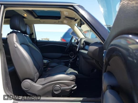 ✅ 2012 MINI Hardtop S • VIN: WMWSV3C51CTY19683 • Lot: 42359466. Listed on IAAI with 59,115 mi. Free auction sales archive from the USA and detailed vehicle history report at DreamBid. Image 5.