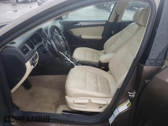 ✅ 2015 Volkswagen Jetta SE • VIN: 3VWD17AJ1FM422960 • Lot: 55860335. Listed on Copart with 87,616 mi. Free auction sales archive from the USA and detailed vehicle history report at DreamBid. Image 7.