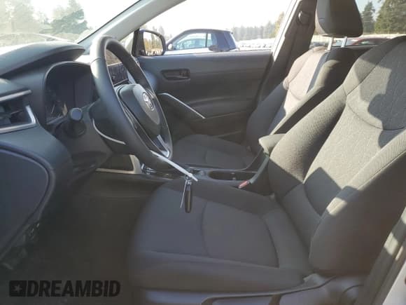 ✅ 2024 Toyota Corolla Cross LE • VIN: 7MUBAABG5RV112489 • Lot: 80777095. Wystawiony na Copart z przebiegiem 20 929 mil. Bezpłatny archiwum sprzedaży aukcyjnych z USA i szczegółowy raport historii pojazdu na DreamBid. Zdjęcie 7.