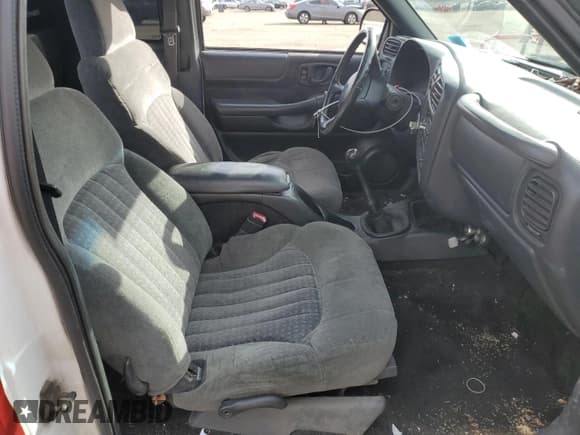 ✅ 2002 Chevrolet S-10 LS • VIN: 1GCCT19W528148246 • Лот: 45929905. Опубликован ранее на Copart с пробегом 151 017 миль. Бесплатный доступ к архиву аукционных продаж из США и подробный отчёт об истории автомобиля на DreamBid. Изображение 7.