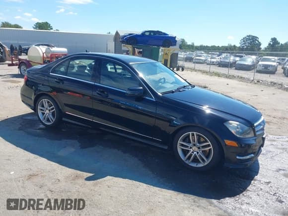 ✅ 2013 Mercedes-Benz C 300 Sport • VIN: WDDGF8AB2DR264162 • Лот: 43058356. Опубликован ранее на IAAI с пробегом 126 264 миль. Бесплатный доступ к архиву аукционных продаж из США и подробный отчёт об истории автомобиля на DreamBid. Изображение 1.
