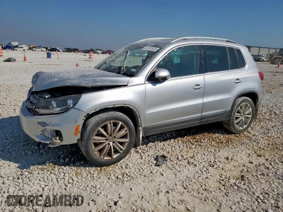 ✅ 2012 Volkswagen Tiguan S • VIN: WVGBV7AX1CW610274 • Лот: 82001645. Опубликован ранее на Copart с пробегом 152 194 миль. Бесплатный доступ к архиву аукционных продаж из США и подробный отчёт об истории автомобиля на DreamBid. Изображение 1.
