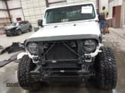 ✅ 2020 Jeep Gladiator Overland • VIN: 1C6HJTFG8LL103148 • Lot: 42869132. Wystawiony na IAAI z przebiegiem 29 758 mil. Bezpłatny archiwum sprzedaży aukcyjnych z USA i szczegółowy raport historii pojazdu na DreamBid. Zdjęcie 13.