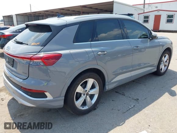 ✅ 2024 Audi Q4 e-tron Premium • VIN: WA1KUBFZ7RP038208 • Lot: 43234577. Listed on IAAI with 5,343 mi. Free auction sales archive from the USA and detailed vehicle history report at DreamBid. Image 4.