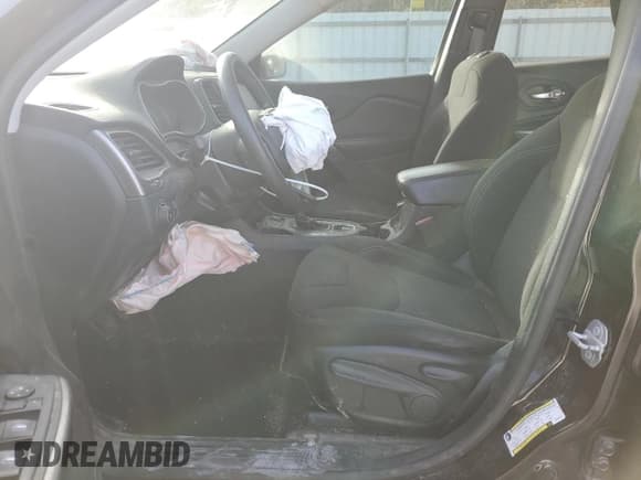 ✅ 2019 Jeep Cherokee Latitude • VIN: 1C4PJLCB7KD466112 • Lot: 92001515. Wystawiony na Copart z przebiegiem 79 699 mil. Bezpłatny archiwum sprzedaży aukcyjnych z USA i szczegółowy raport historii pojazdu na DreamBid. Zdjęcie 7.