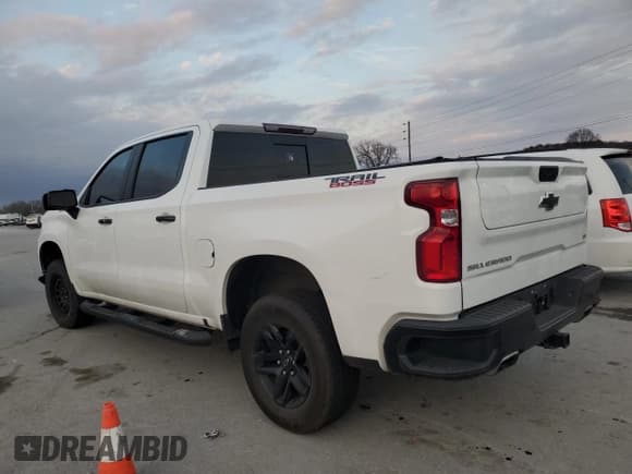 ✅ 2021 Chevrolet Silverado 1500 LT Trail Boss • VIN: 3GCPYFED7MG325302 • Lot: 93606795. Wystawiony na Copart z przebiegiem 69 130 mil. Bezpłatny archiwum sprzedaży aukcyjnych z USA i szczegółowy raport historii pojazdu na DreamBid. Zdjęcie 2.