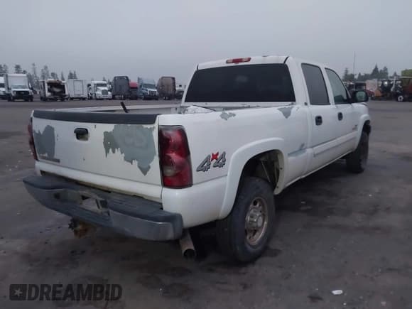 ✅ 2006 Chevrolet Silverado 2500HD LT1 • VIN: 1GCHK23286F114288 • Лот: 43728466. Опубликован ранее на IAAI с пробегом 317 055 миль. Бесплатный доступ к архиву аукционных продаж из США и подробный отчёт об истории автомобиля на DreamBid. Изображение 4.